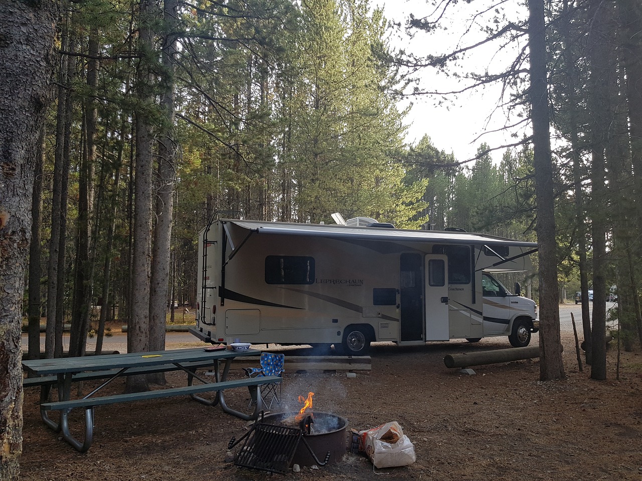 rv, motorhome, camper-5974479.jpg